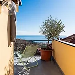 Terrazza Con Glicine By Interhome Casa vacanze Alassio
