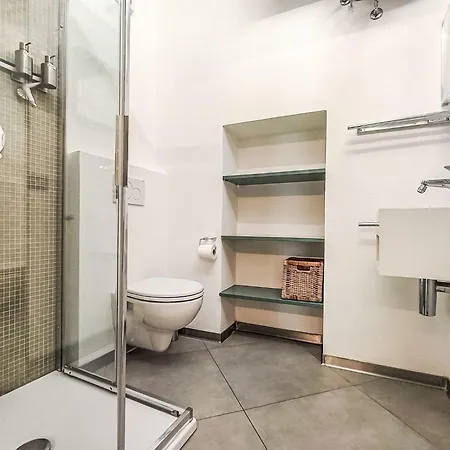 Terrazza Con Glicine By Interhome 阿拉西奥