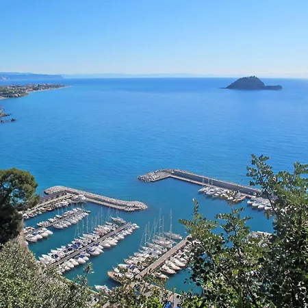 度假居 Terrazza Con Glicine By Interhome