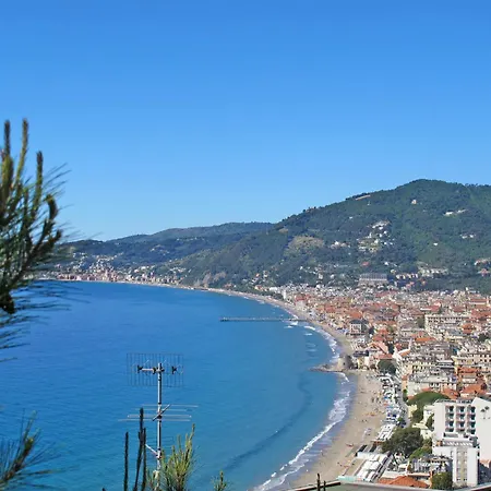 Terrazza Con Glicine By Interhome 阿拉西奥