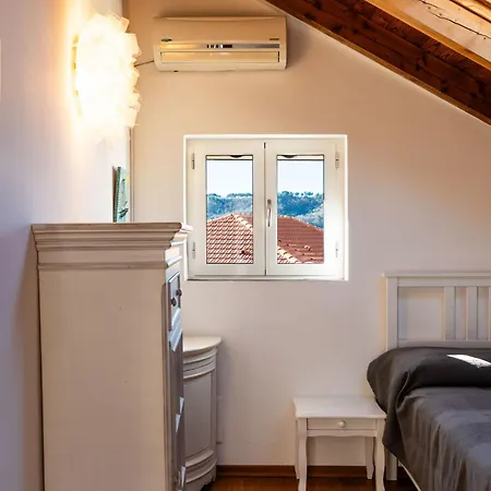 Terrazza Con Glicine By Interhome Дом отдыха