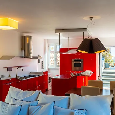 Terrazza Con Glicine By Interhome * アラッシオ