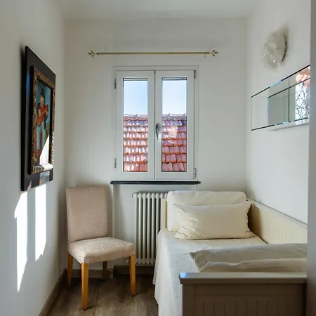 Terrazza Con Glicine By Interhome * アラッシオ
