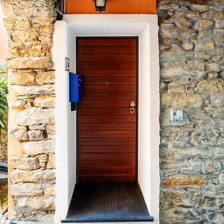 Terrazza Con Glicine By Interhome
