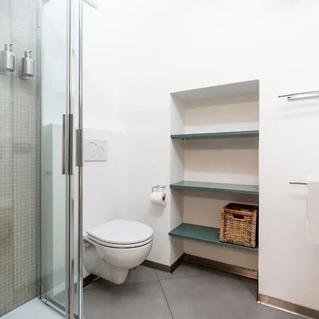 Terrazza Con Glicine By Interhome Алассио