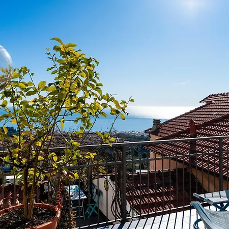 Terrazza Con Glicine By Interhome Дом отдыха Алассио