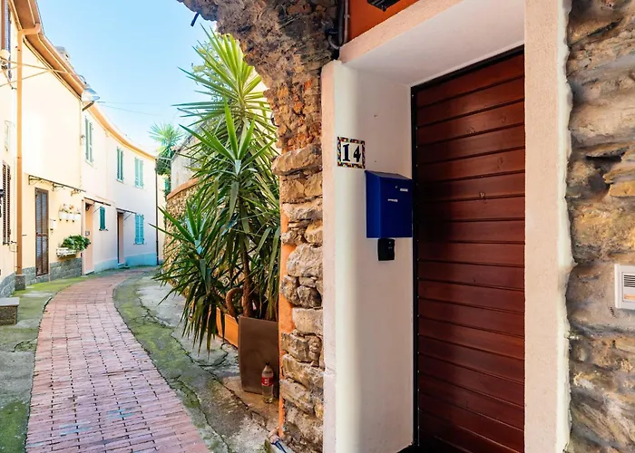 Terrazza Con Glicine By Interhome 알라시오