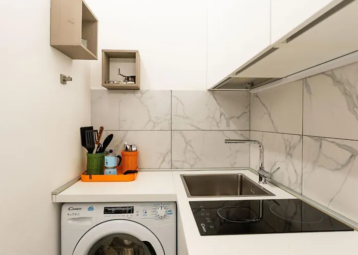 Terrazza Con Glicine By Interhome * 알라시오