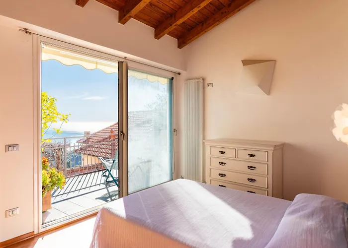 Terrazza Con Glicine By Interhome Tatil Evi Alassio
