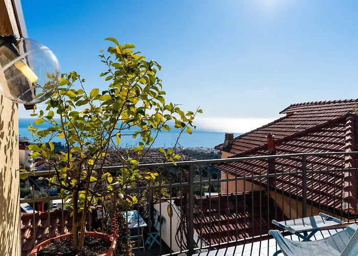 Terrazza Con Glicine By Interhome Tatil Evi Alassio